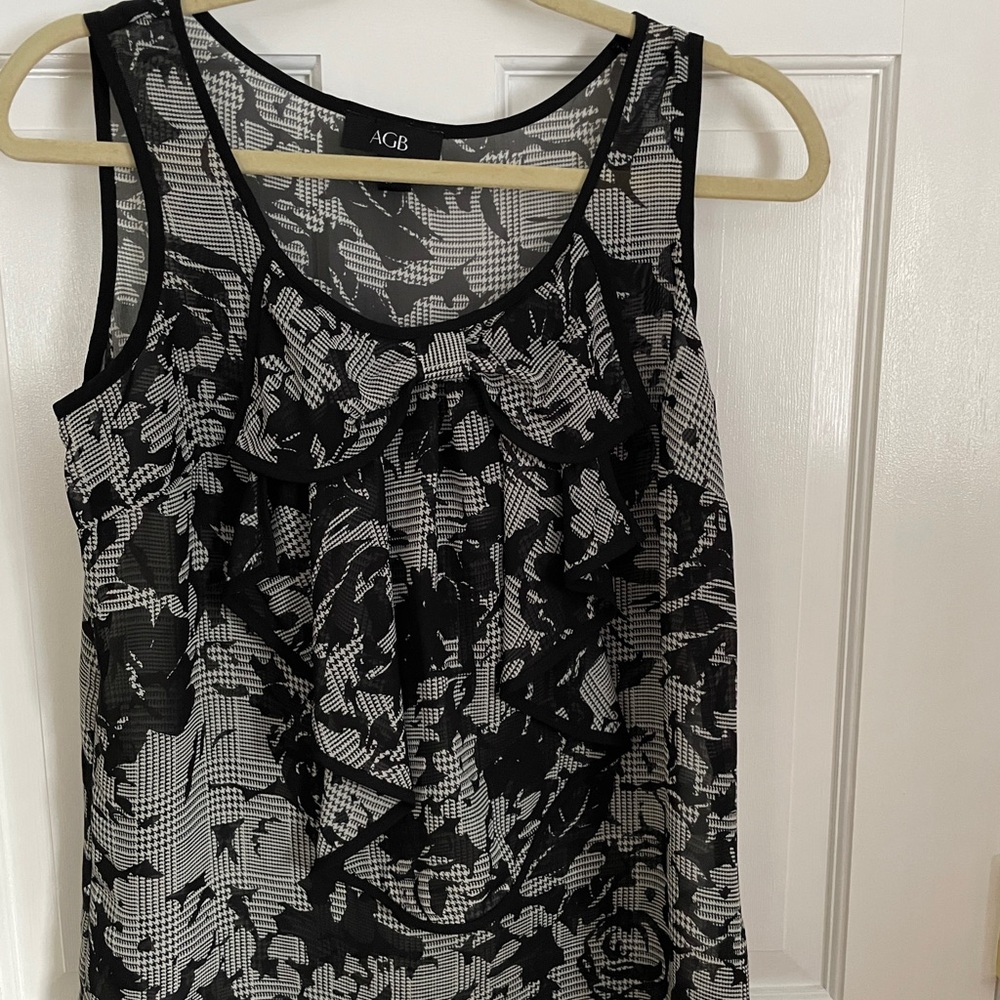 AGB Black & White Sleeveless Scoop Neck Blouse, with Large Bow, Small